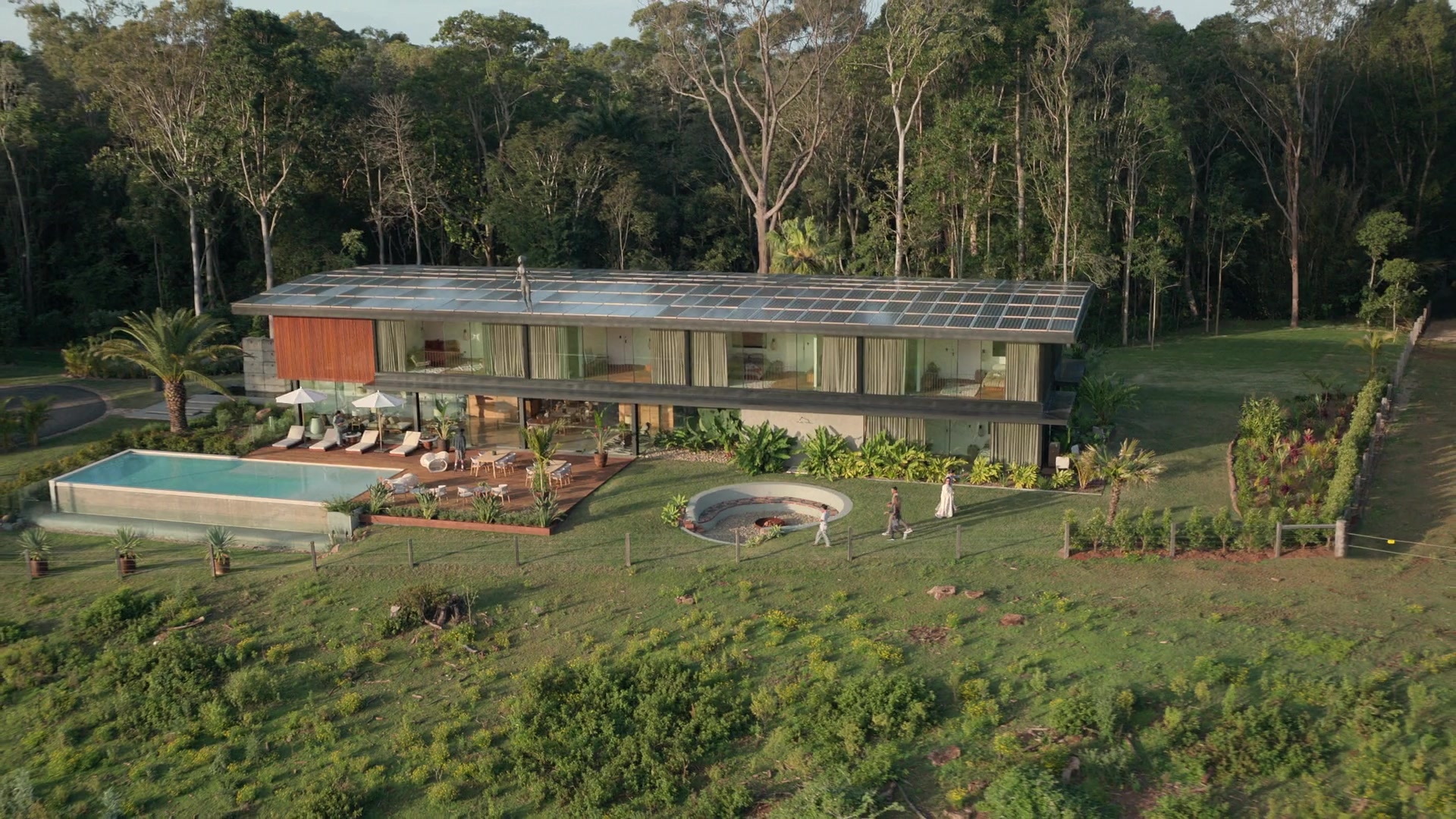 samaraweavingcom_nineperfectstrangers_191.jpg samaraweavingcom_nineperfectstrangers_191.jpg