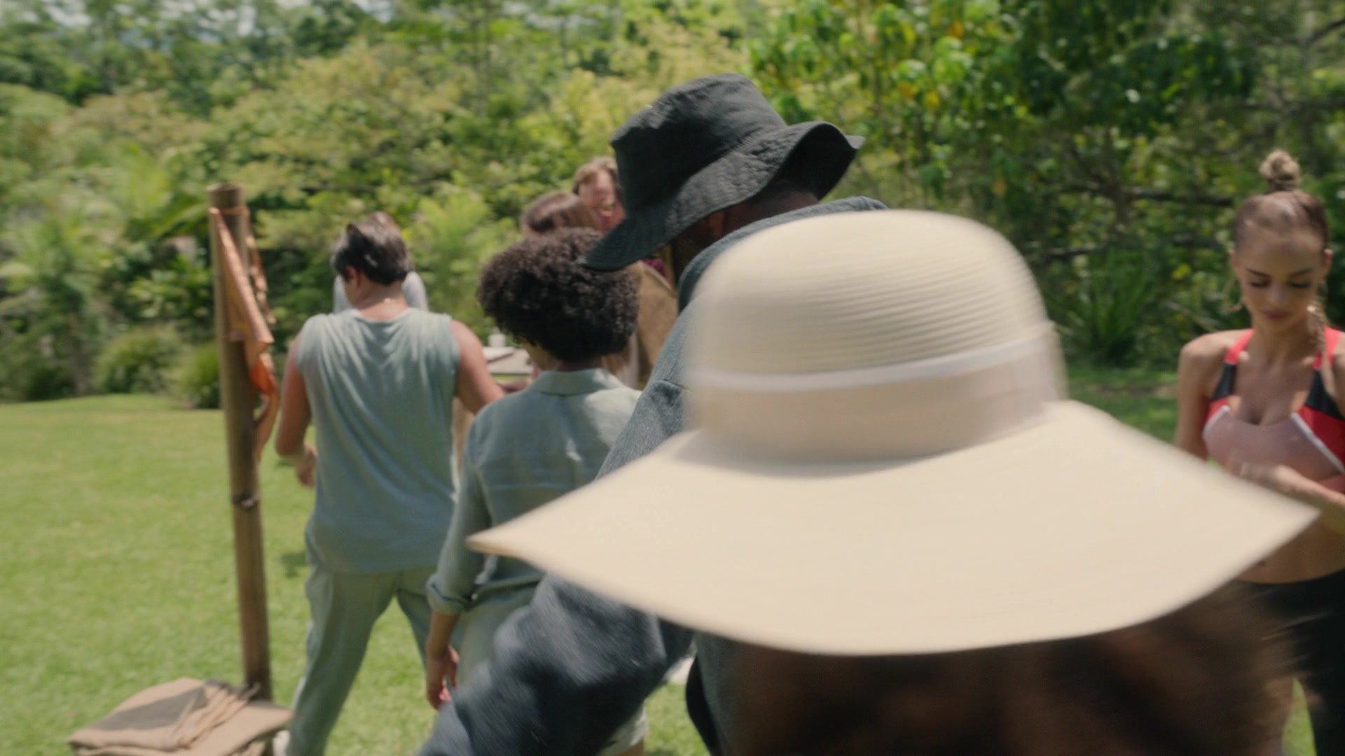 samaraweavingcom_nineperfectstrangers_102.jpg samaraweavingcom_nineperfectstrangers_102.jpg