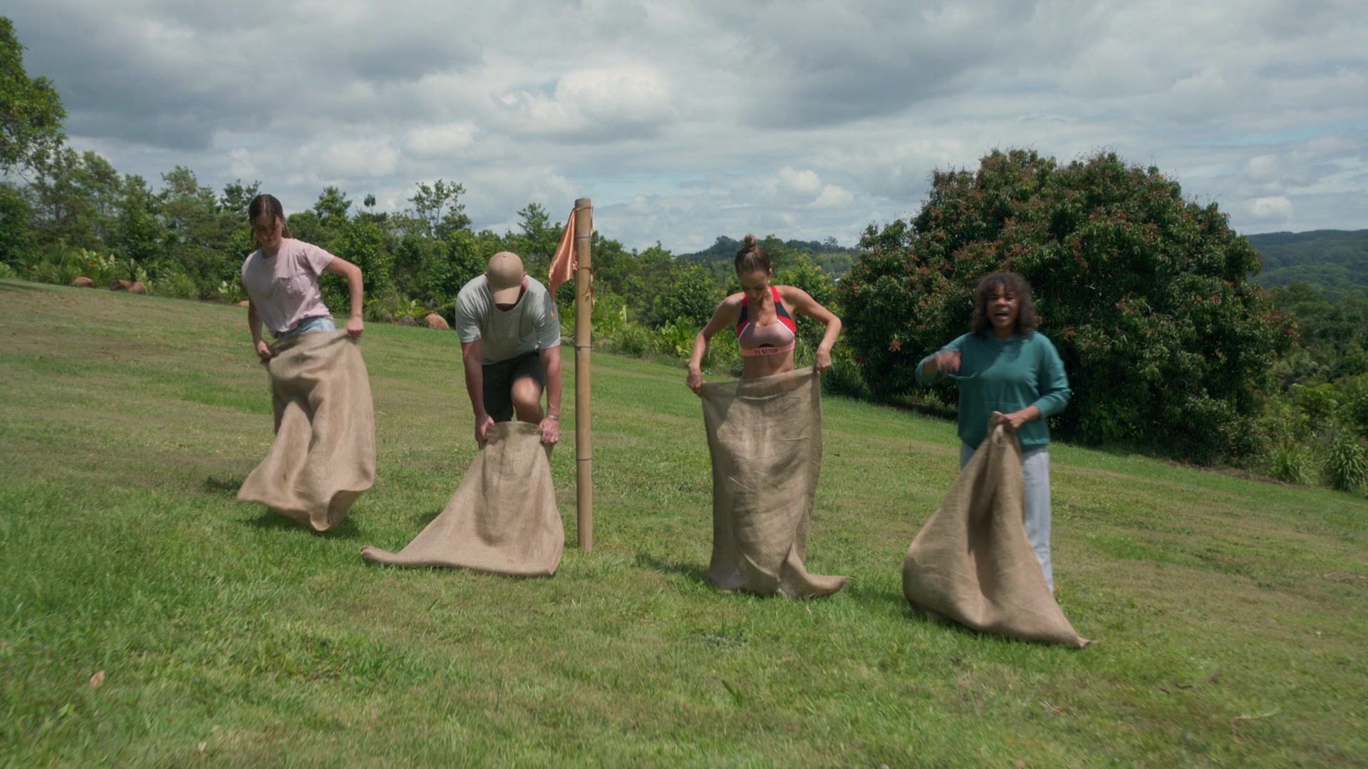 samaraweavingcom_nineperfectstrangers_135.jpg samaraweavingcom_nineperfectstrangers_135.jpg