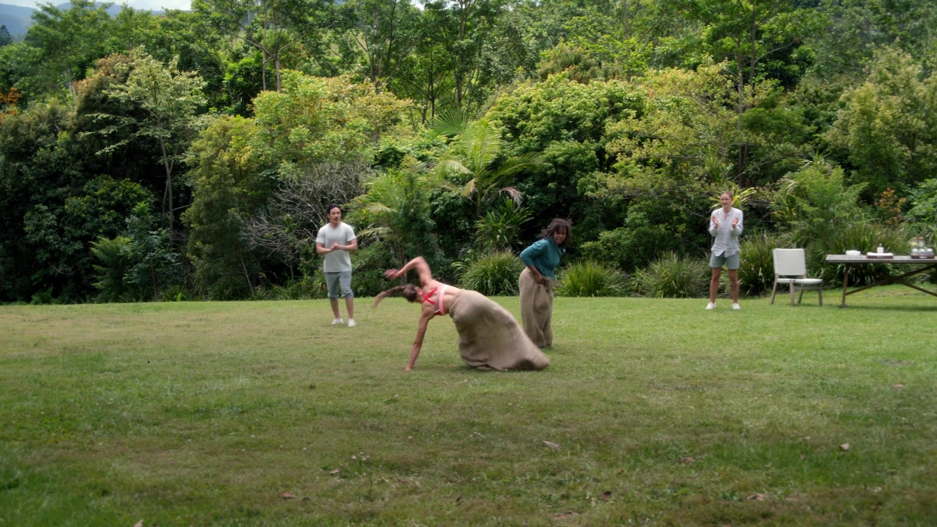 samaraweavingcom_nineperfectstrangers_175.jpg samaraweavingcom_nineperfectstrangers_175.jpg