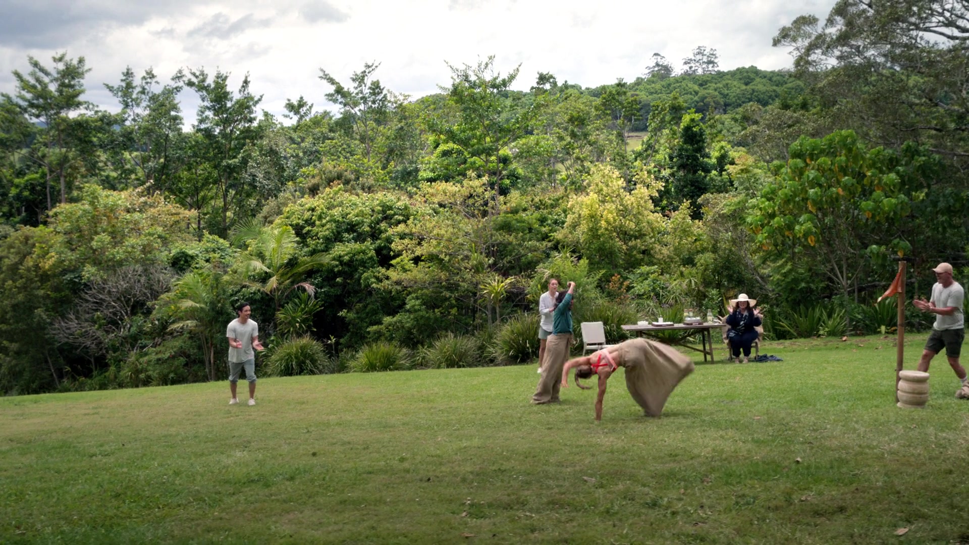 samaraweavingcom_nineperfectstrangers_189.jpg samaraweavingcom_nineperfectstrangers_189.jpg