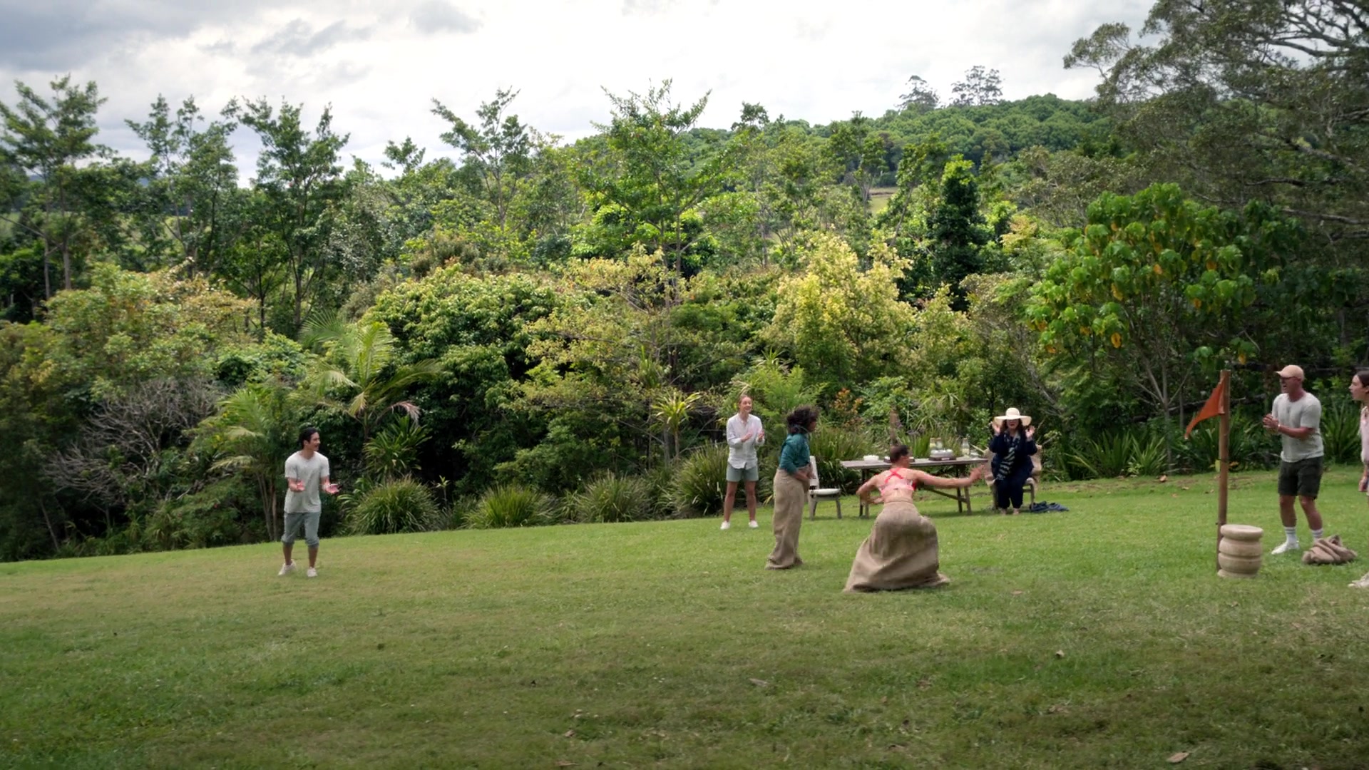 samaraweavingcom_nineperfectstrangers_190.jpg samaraweavingcom_nineperfectstrangers_190.jpg