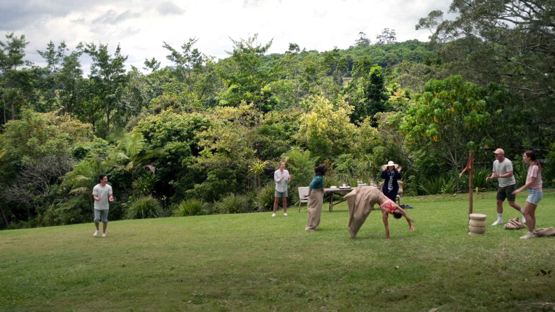 samaraweavingcom_nineperfectstrangers_191.jpg samaraweavingcom_nineperfectstrangers_191.jpg