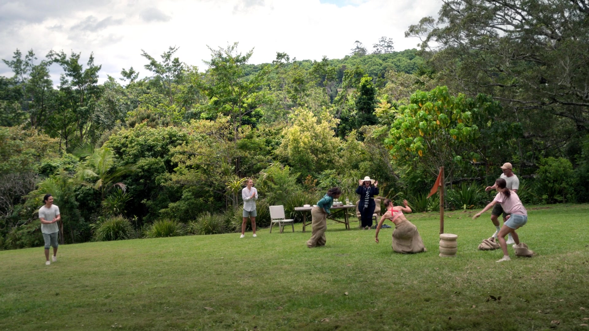 samaraweavingcom_nineperfectstrangers_193.jpg samaraweavingcom_nineperfectstrangers_193.jpg