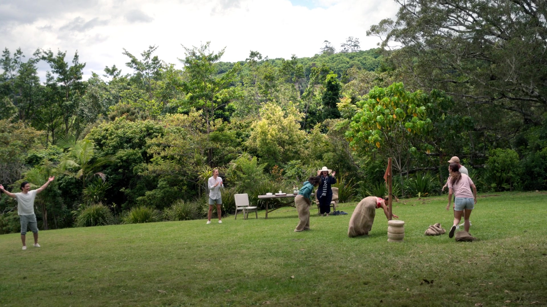 samaraweavingcom_nineperfectstrangers_194.jpg samaraweavingcom_nineperfectstrangers_194.jpg