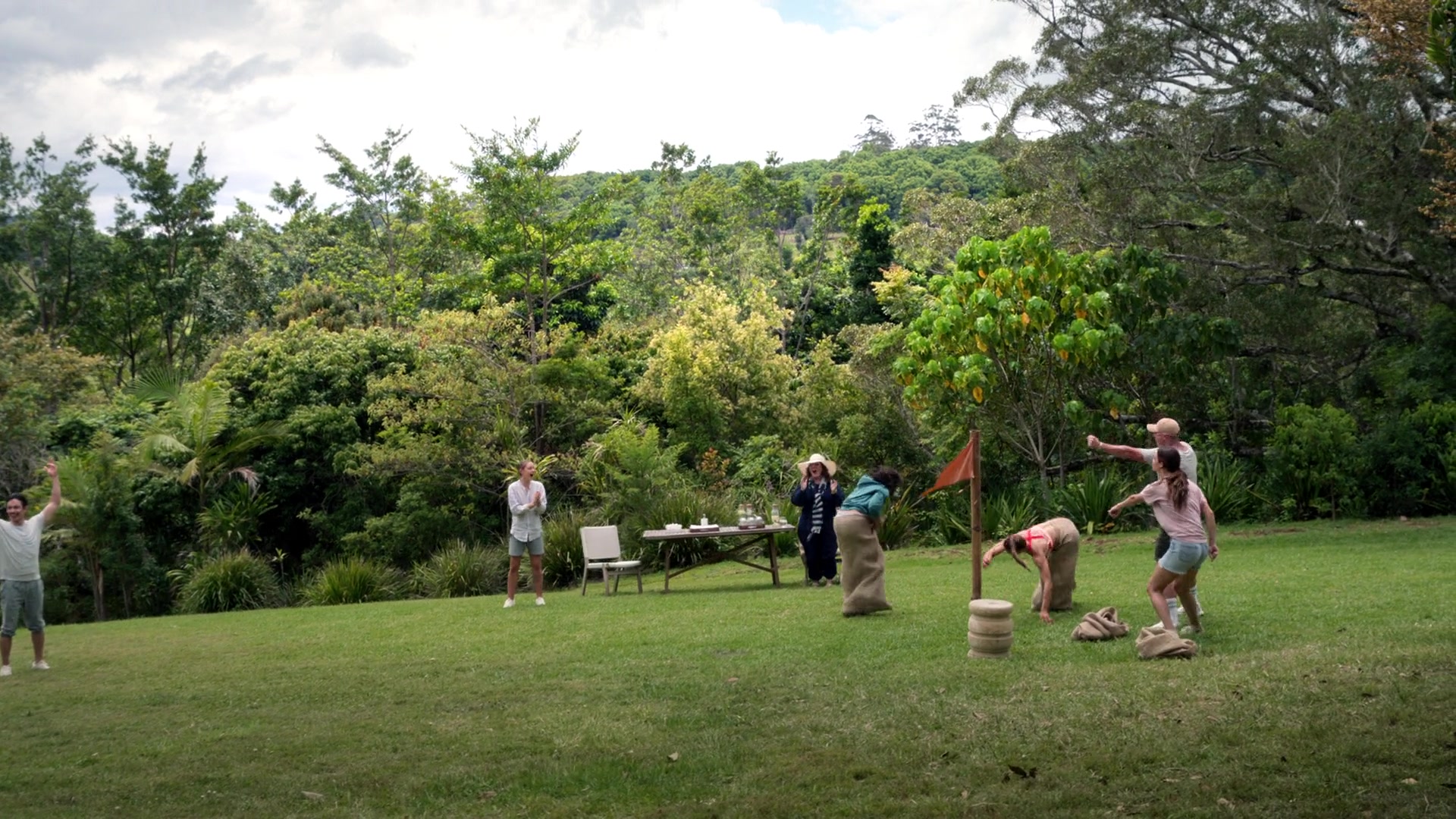 samaraweavingcom_nineperfectstrangers_196.jpg samaraweavingcom_nineperfectstrangers_196.jpg