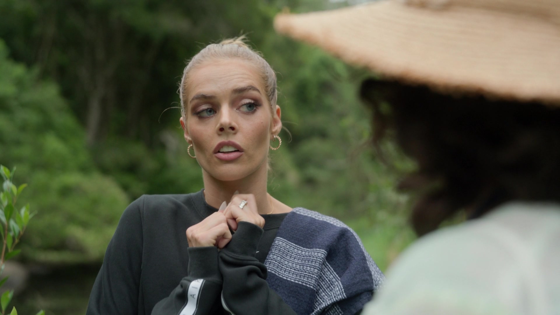 samaraweavingcom_nineperfectstrangers_395.jpg samaraweavingcom_nineperfectstrangers_395.jpg