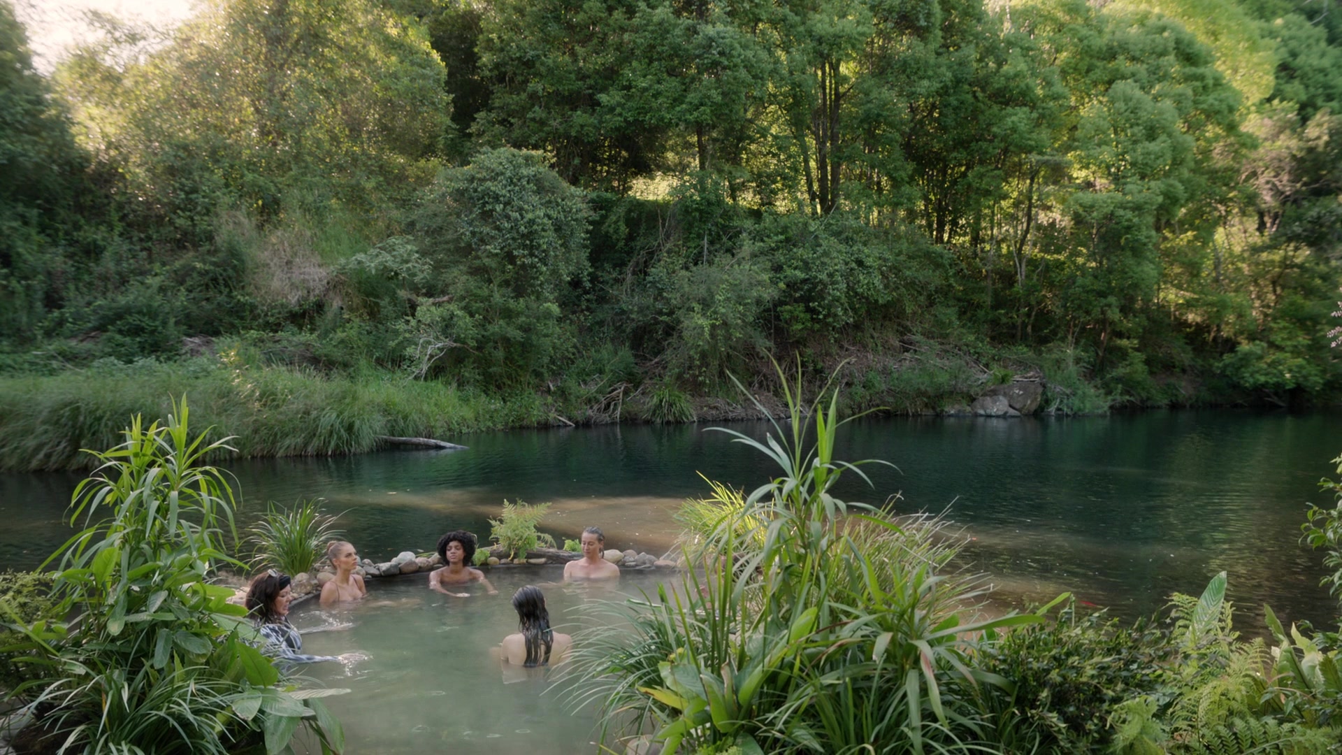 samaraweavingcom_nineperfectstrangers_403.jpg samaraweavingcom_nineperfectstrangers_403.jpg