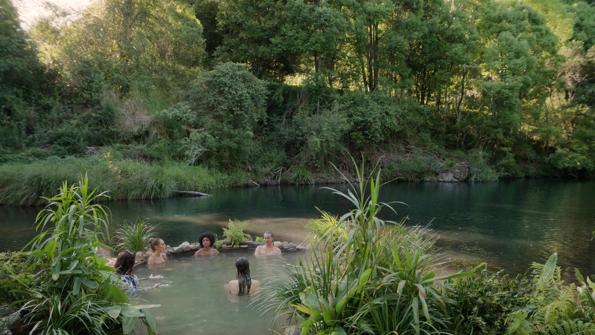 samaraweavingcom_nineperfectstrangers_409.jpg samaraweavingcom_nineperfectstrangers_409.jpg