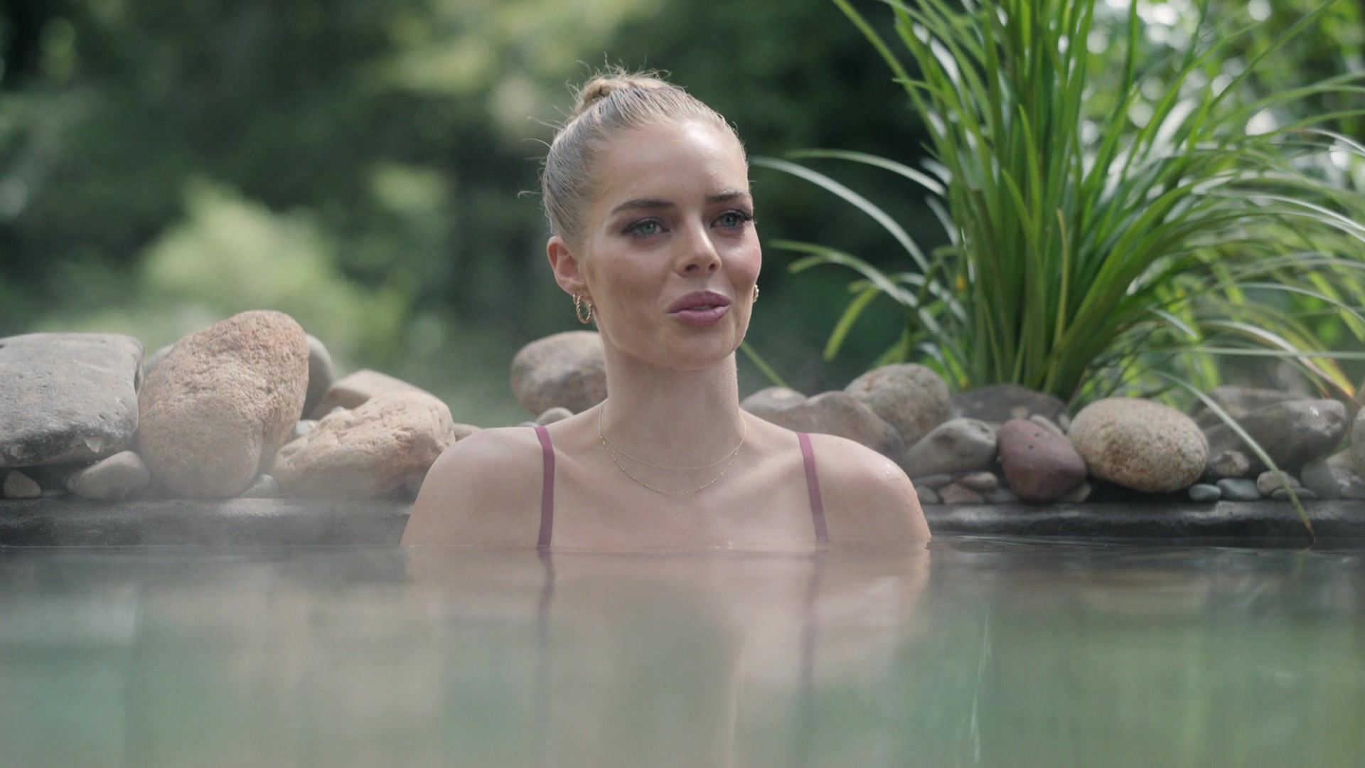 samaraweavingcom_nineperfectstrangers_415.jpg samaraweavingcom_nineperfectstrangers_415.jpg