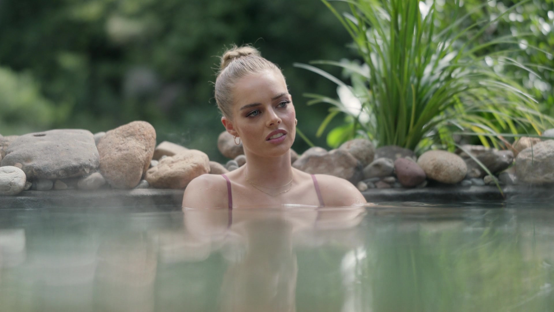 samaraweavingcom_nineperfectstrangers_420.jpg samaraweavingcom_nineperfectstrangers_420.jpg