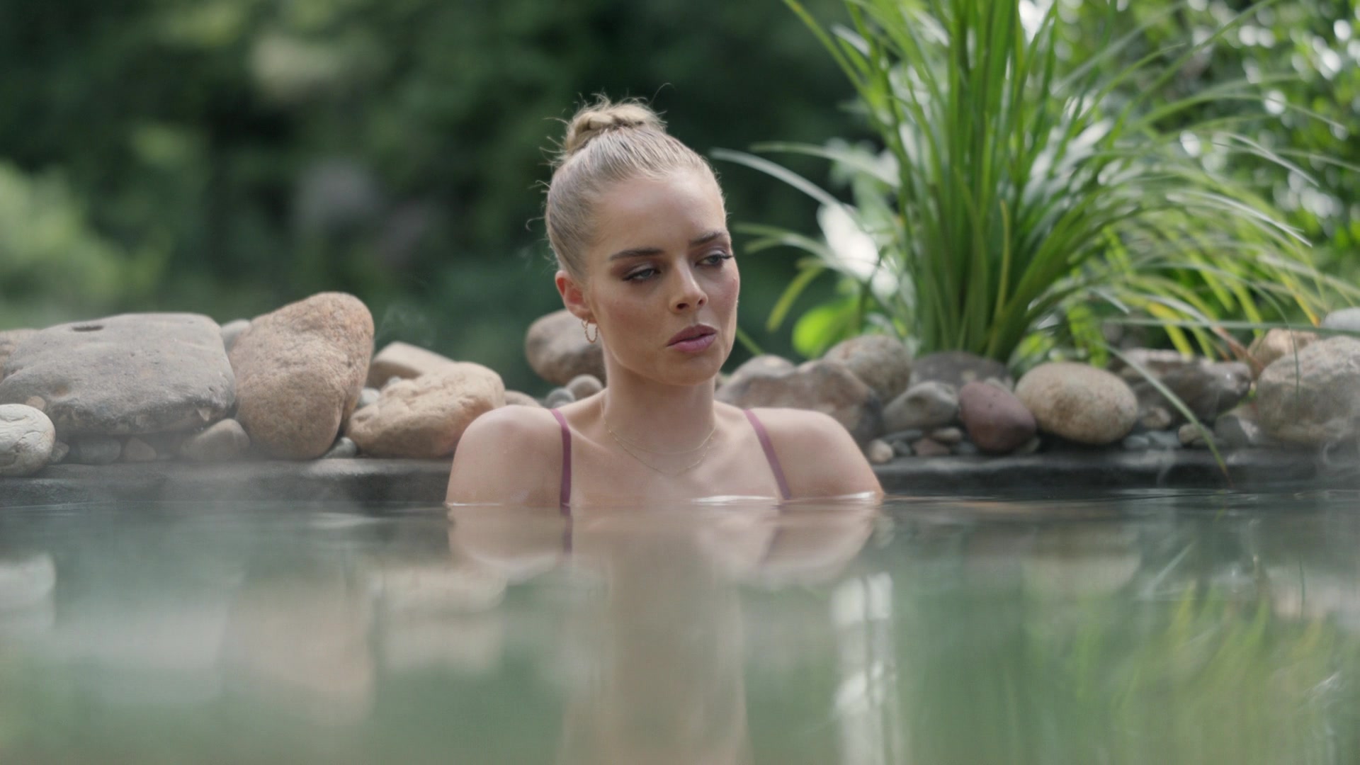 samaraweavingcom_nineperfectstrangers_422.jpg samaraweavingcom_nineperfectstrangers_422.jpg