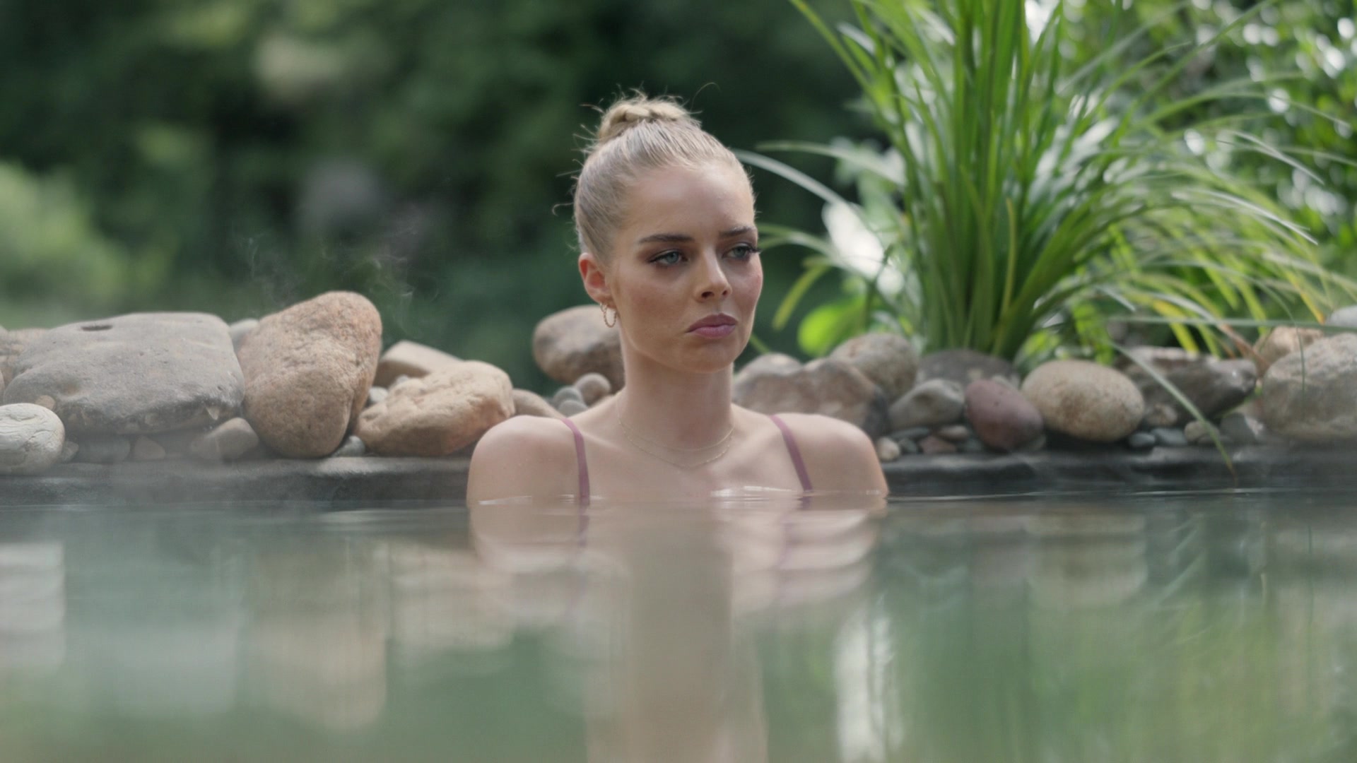 samaraweavingcom_nineperfectstrangers_425.jpg samaraweavingcom_nineperfectstrangers_425.jpg