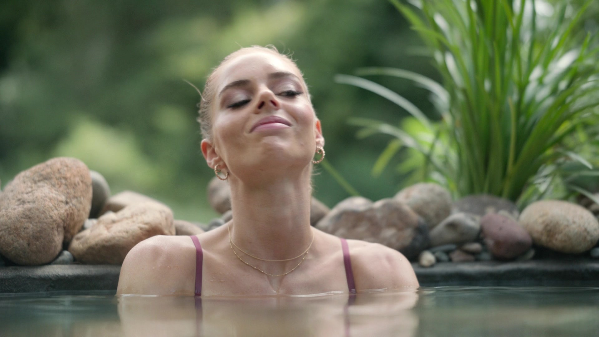 samaraweavingcom_nineperfectstrangers_512.jpg samaraweavingcom_nineperfectstrangers_512.jpg