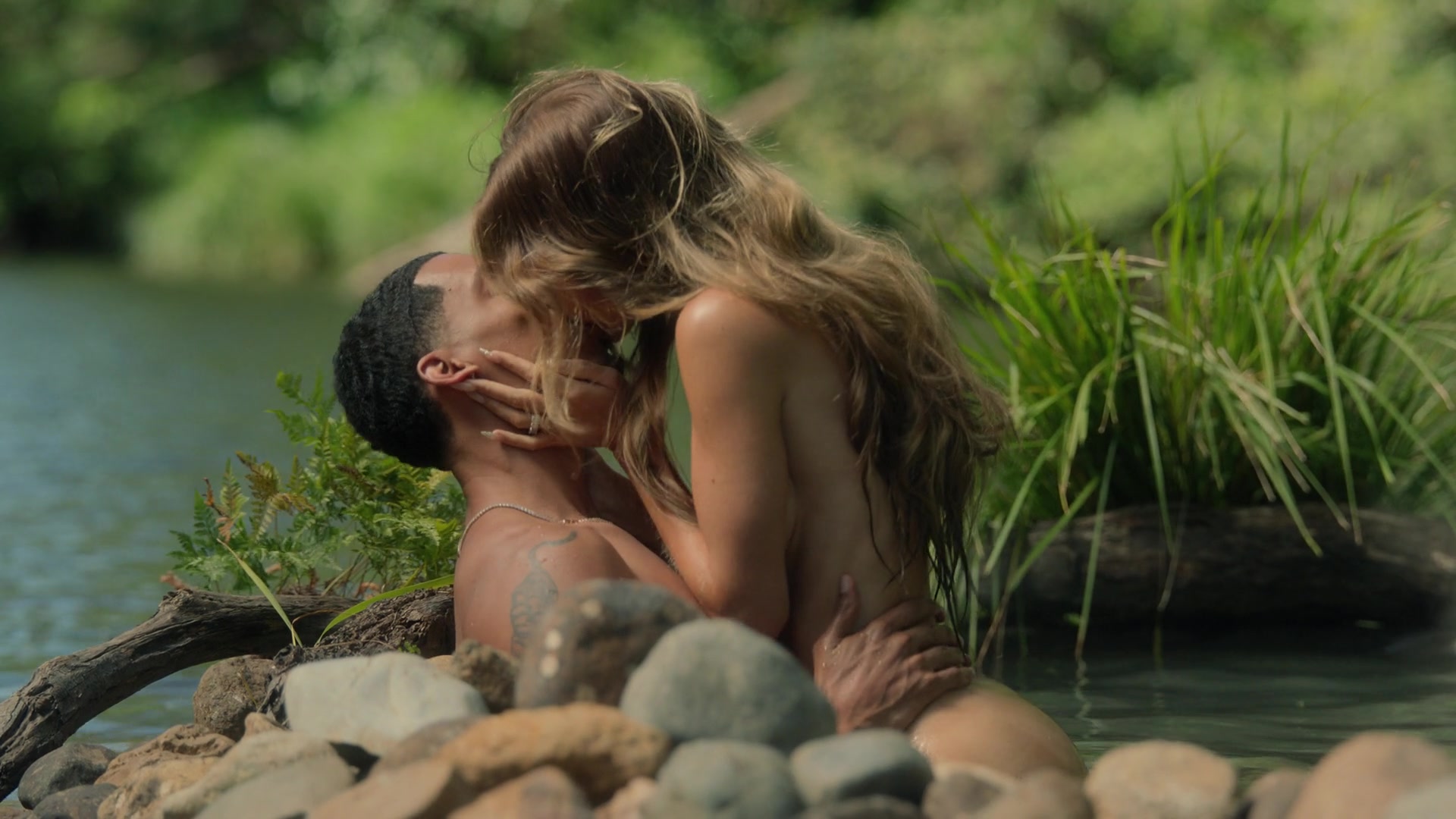 samaraweavingcom_nineperfectstrangers_141.jpg samaraweavingcom_nineperfectstrangers_141.jpg