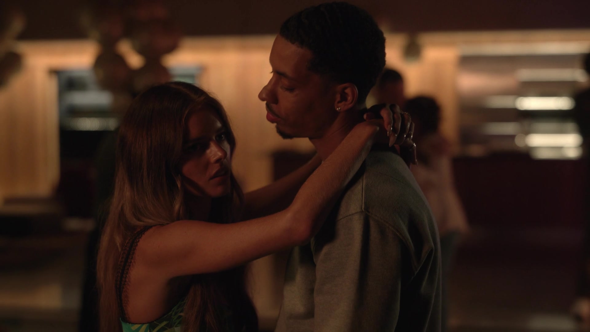 samaraweavingcom_nineperfectstrangers_168.jpg samaraweavingcom_nineperfectstrangers_168.jpg