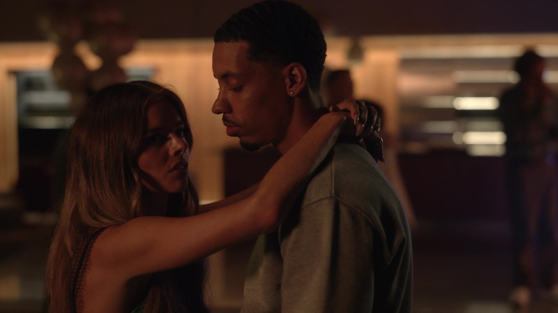 samaraweavingcom_nineperfectstrangers_170.jpg samaraweavingcom_nineperfectstrangers_170.jpg