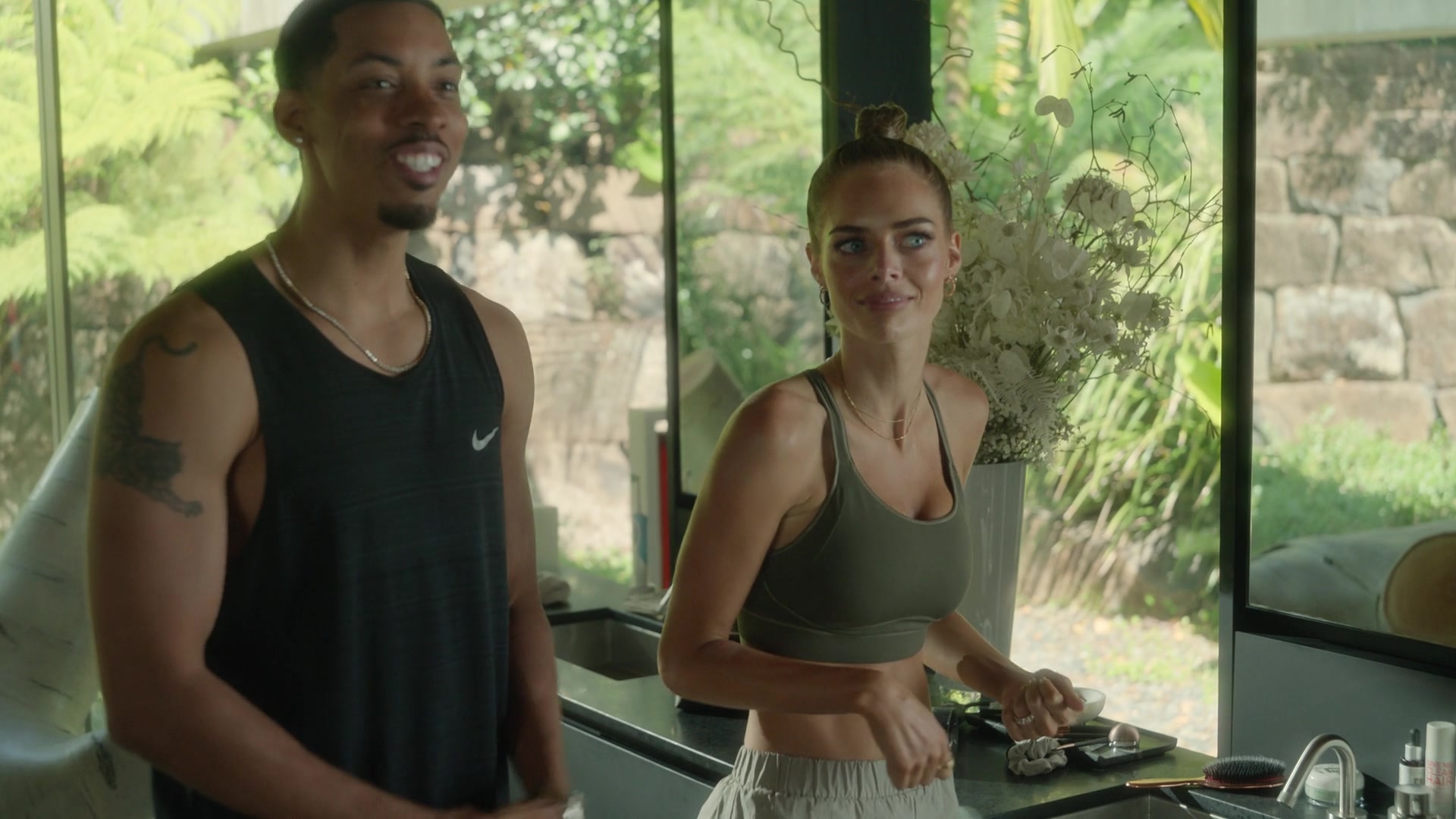 samaraweavingcom_nineperfectstrangers_180.jpg samaraweavingcom_nineperfectstrangers_180.jpg