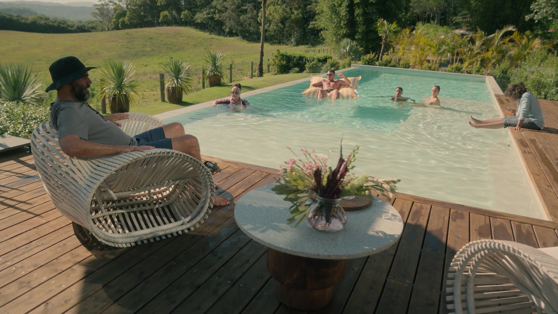 samaraweavingcom_nineperfectstrangers_193.jpg samaraweavingcom_nineperfectstrangers_193.jpg