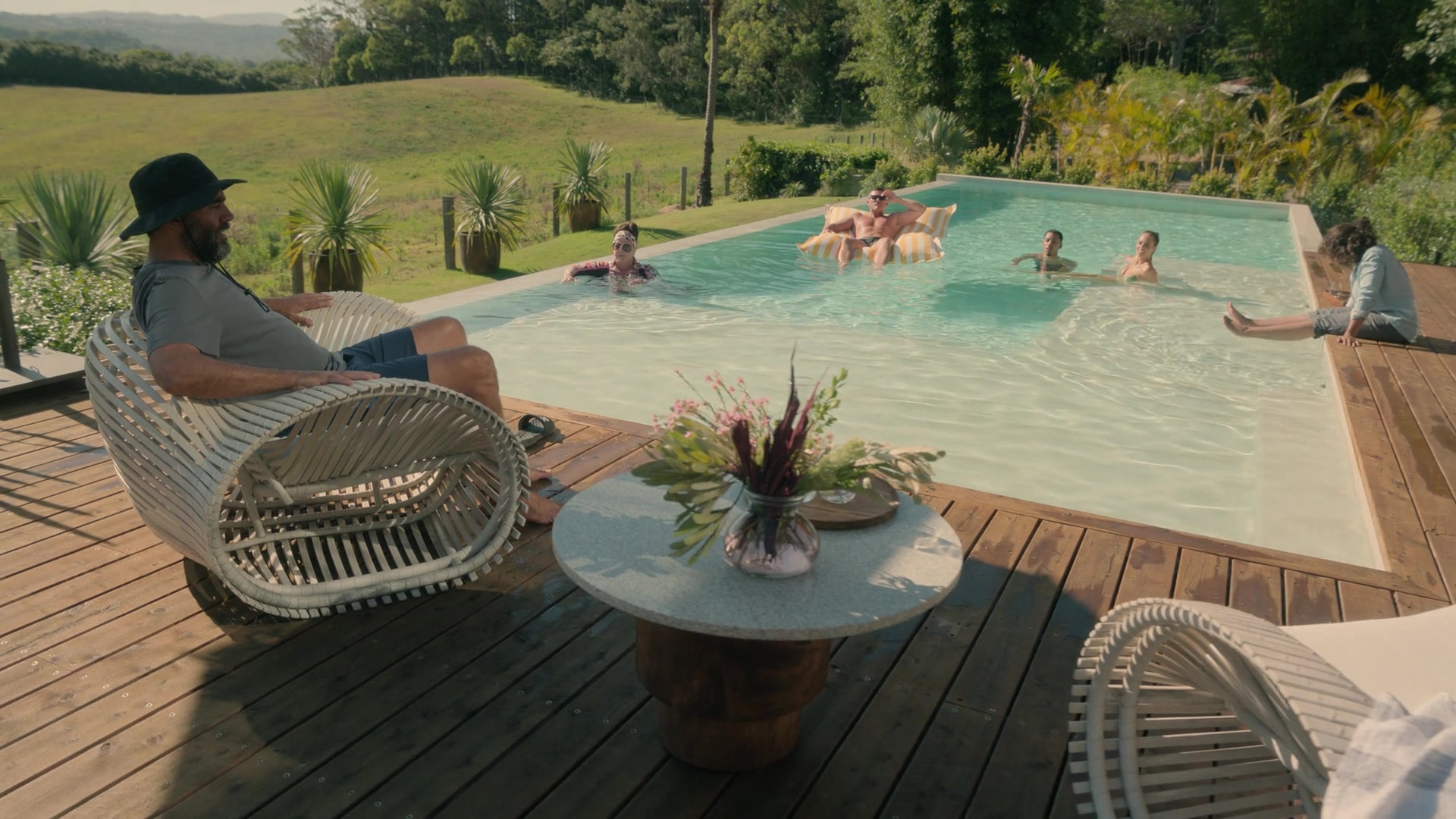 samaraweavingcom_nineperfectstrangers_194.jpg samaraweavingcom_nineperfectstrangers_194.jpg