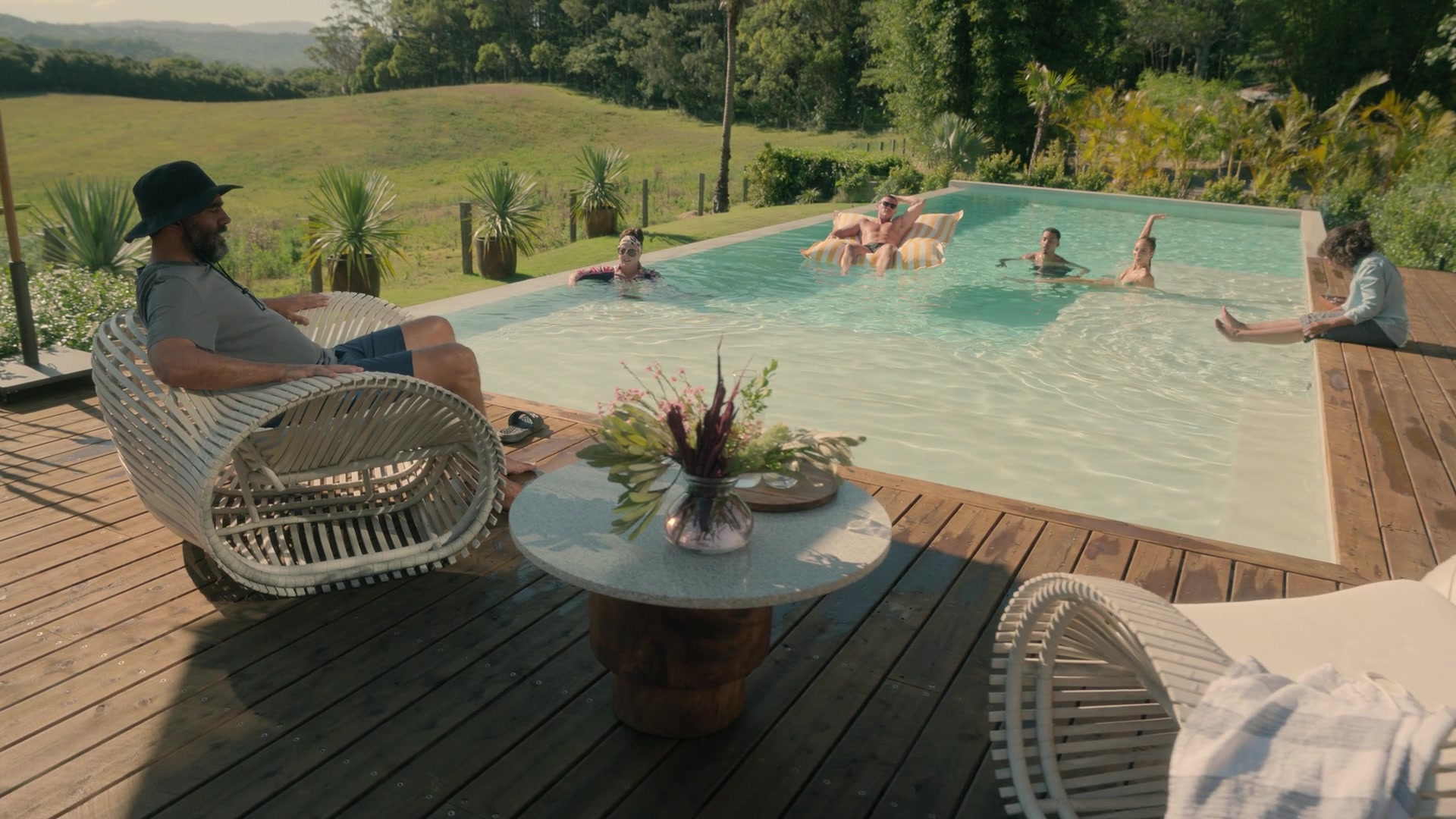 samaraweavingcom_nineperfectstrangers_195.jpg samaraweavingcom_nineperfectstrangers_195.jpg