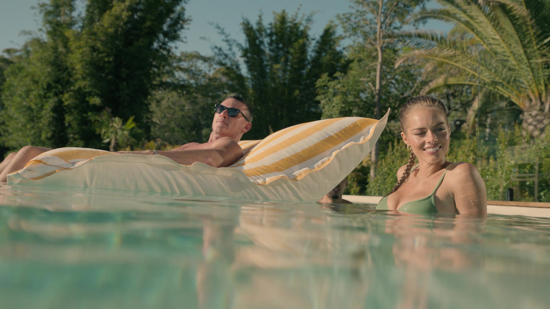 samaraweavingcom_nineperfectstrangers_197.jpg samaraweavingcom_nineperfectstrangers_197.jpg