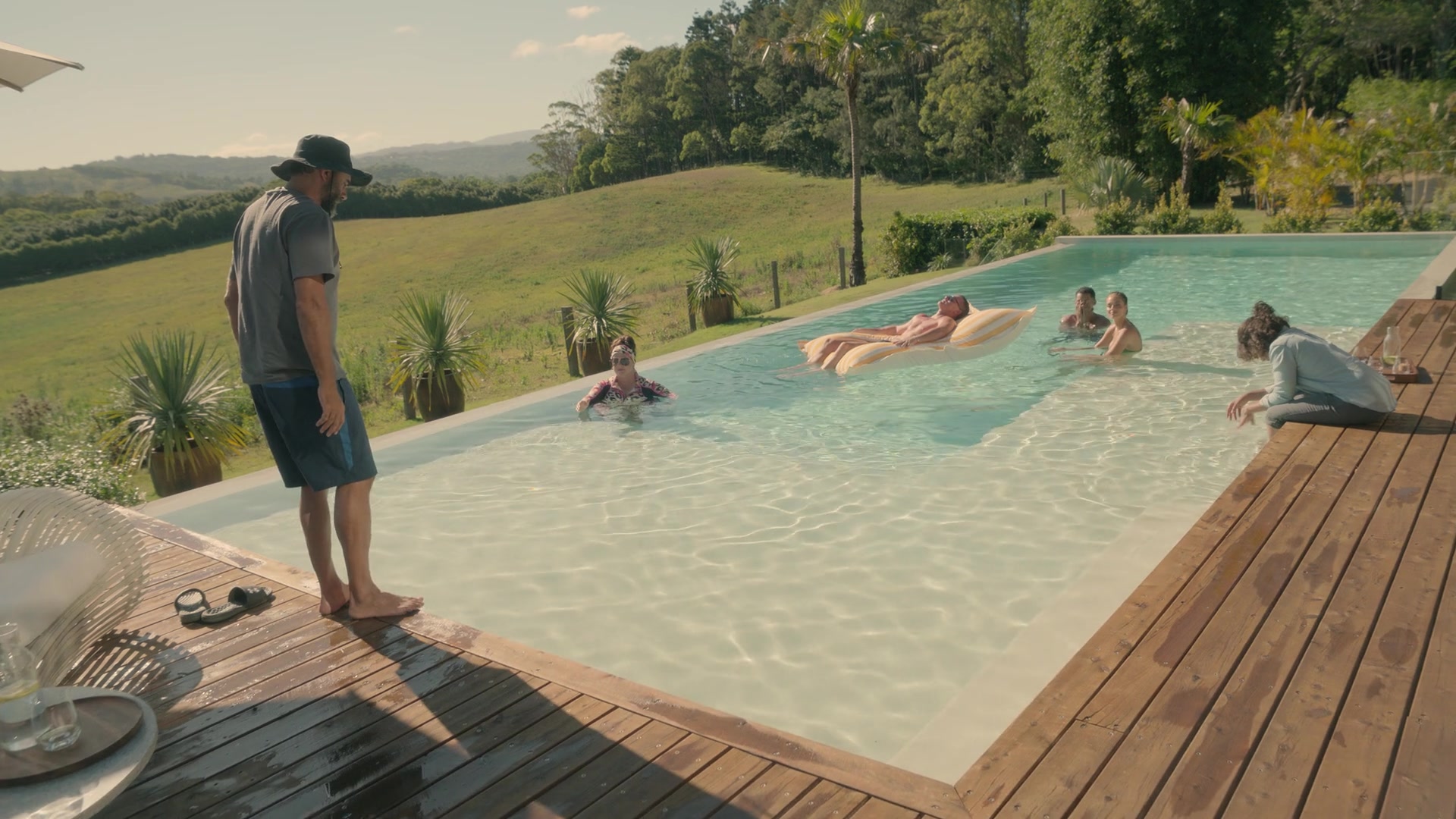 samaraweavingcom_nineperfectstrangers_200.jpg samaraweavingcom_nineperfectstrangers_200.jpg