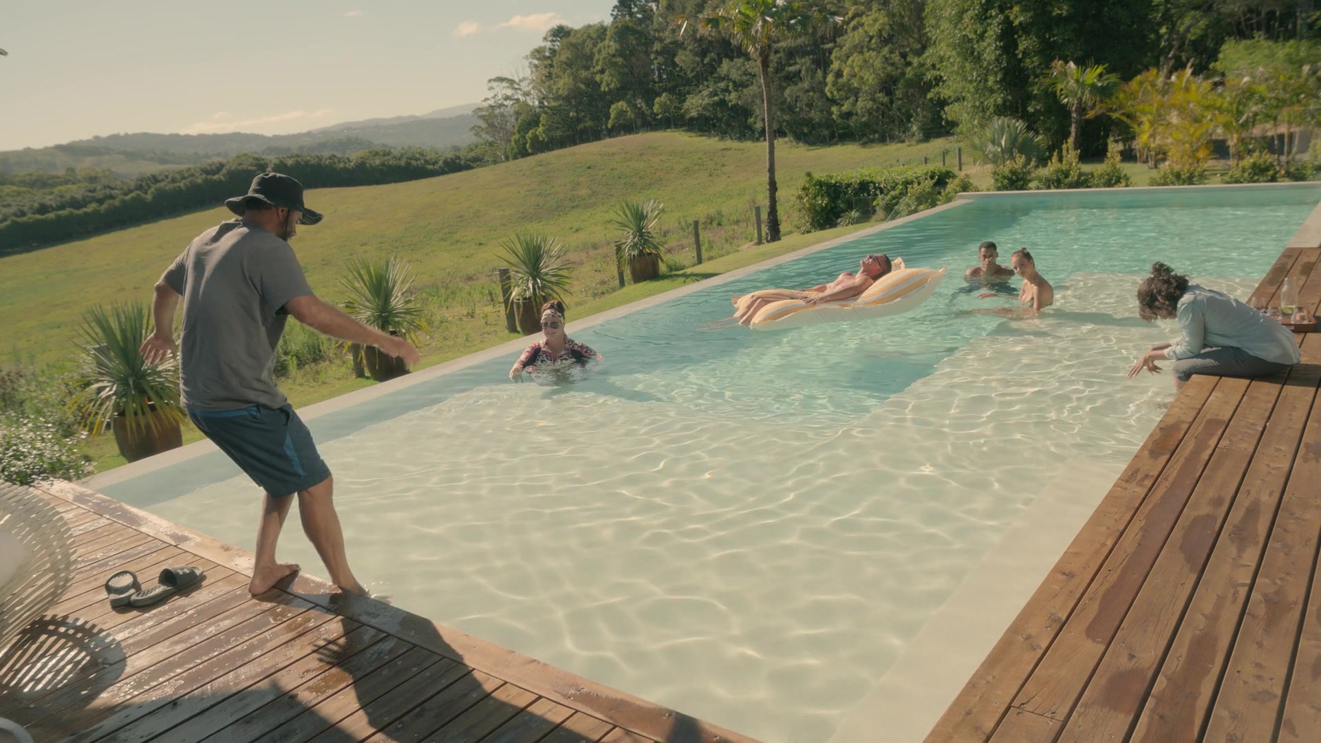 samaraweavingcom_nineperfectstrangers_202.jpg samaraweavingcom_nineperfectstrangers_202.jpg