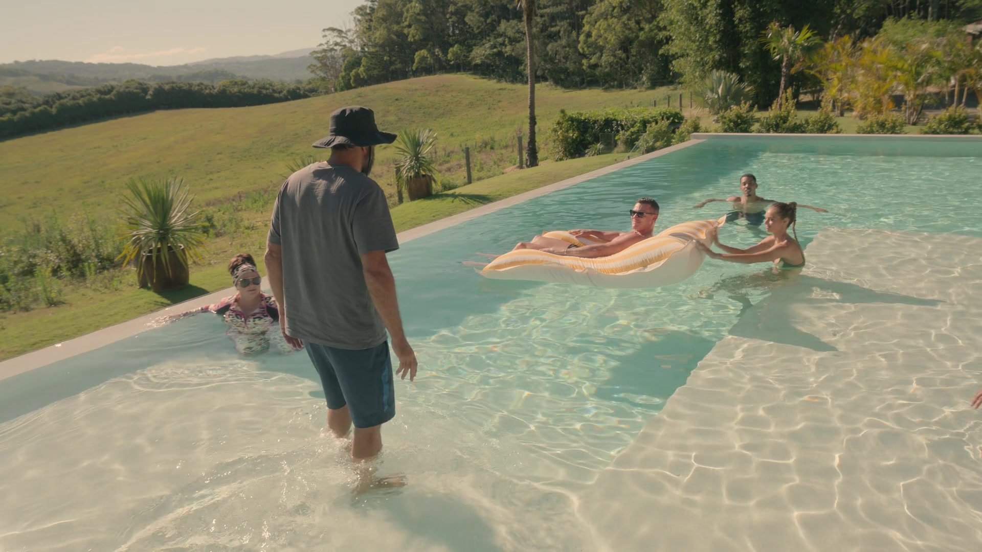 samaraweavingcom_nineperfectstrangers_207.jpg samaraweavingcom_nineperfectstrangers_207.jpg