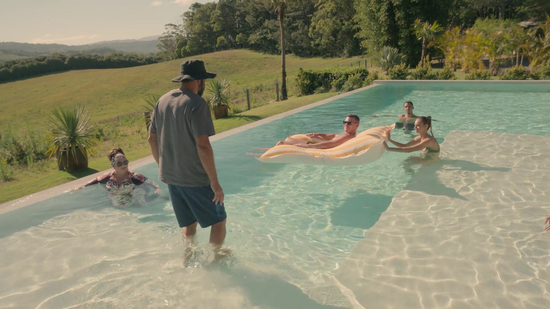 samaraweavingcom_nineperfectstrangers_208.jpg samaraweavingcom_nineperfectstrangers_208.jpg