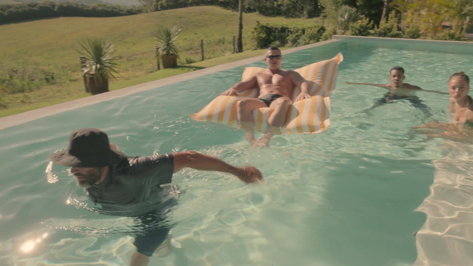 samaraweavingcom_nineperfectstrangers_209.jpg samaraweavingcom_nineperfectstrangers_209.jpg