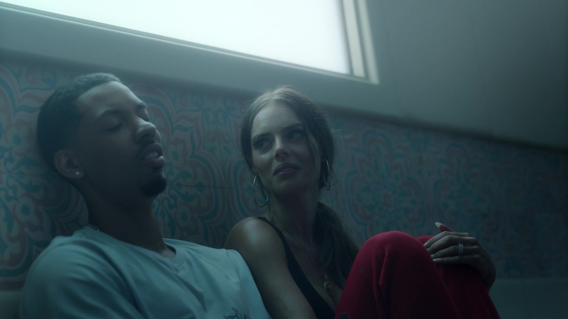 samaraweavingcom_nineperfectstrangers_161.jpg samaraweavingcom_nineperfectstrangers_161.jpg