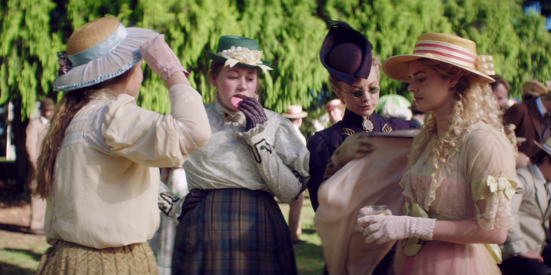 samaraweaving_picnicathangingrock_0128.jpg samaraweaving_picnicathangingrock_0128.jpg